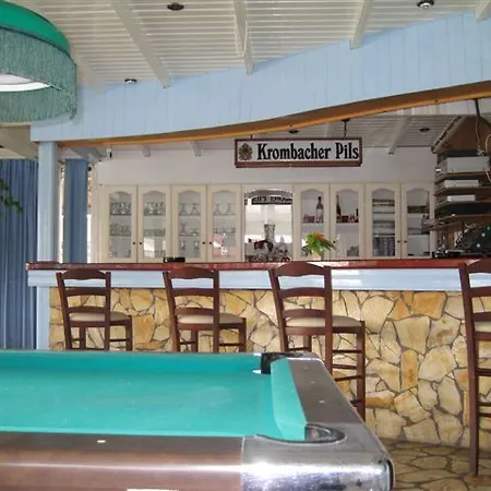 מלון Palm Grove Complex 3*